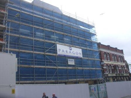 Kazy_Kazbar's tweet photo. Todays see's start #Blackburnlibrary scaffold coming down 2 fully boarded and sheeted & netted elevations http://t.co/inwbLlbEsh