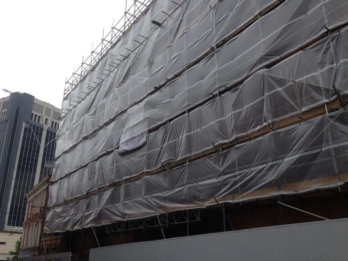 Kazy_Kazbar's tweet photo. Todays see's start #Blackburnlibrary scaffold coming down 2 fully boarded and sheeted & netted elevations http://t.co/inwbLlbEsh