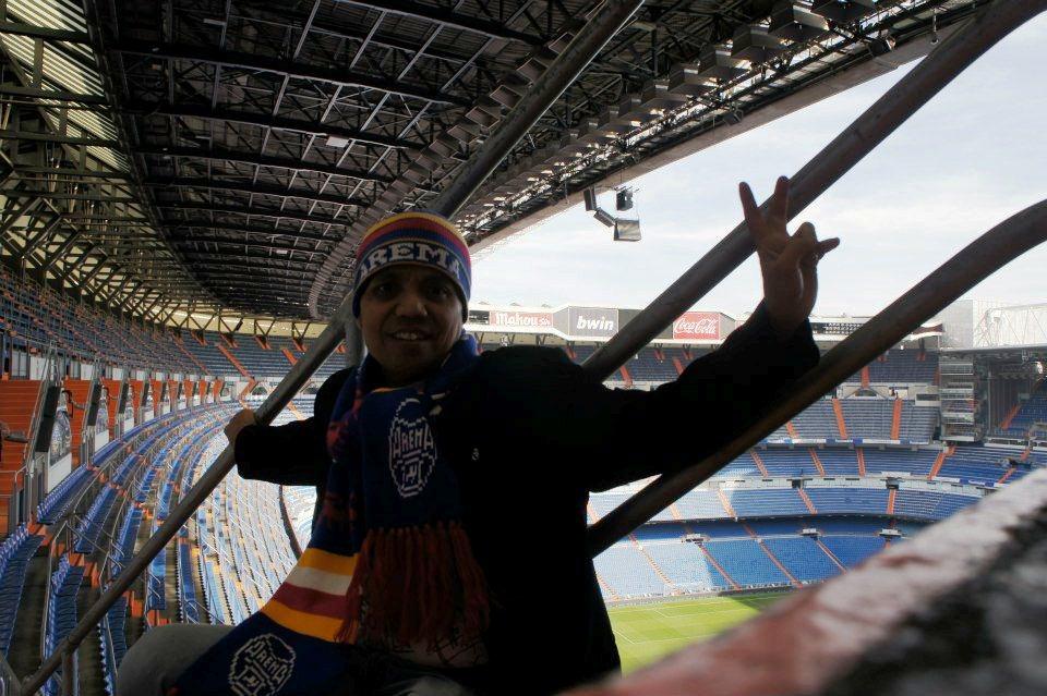 arema_98's tweet photo. #HelloClasico @emirates ONE CLUB, ONE PRIDE, ONE STADIUM, ONE SING, ONE WORLD, ONE FLAG AREMA ONE SOUL WITH EMIRATES http://t.co/OOUoRbTPXM