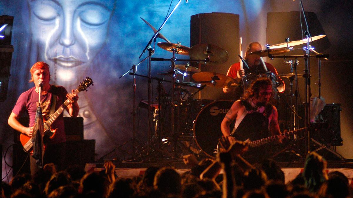 lanuevaweb's tweet photo. La banda de rock La Renga presentó dos temas nuevos y anunció un recital. http://t.co/BrI7Pli9gV http://t.co/57FouaJxQp