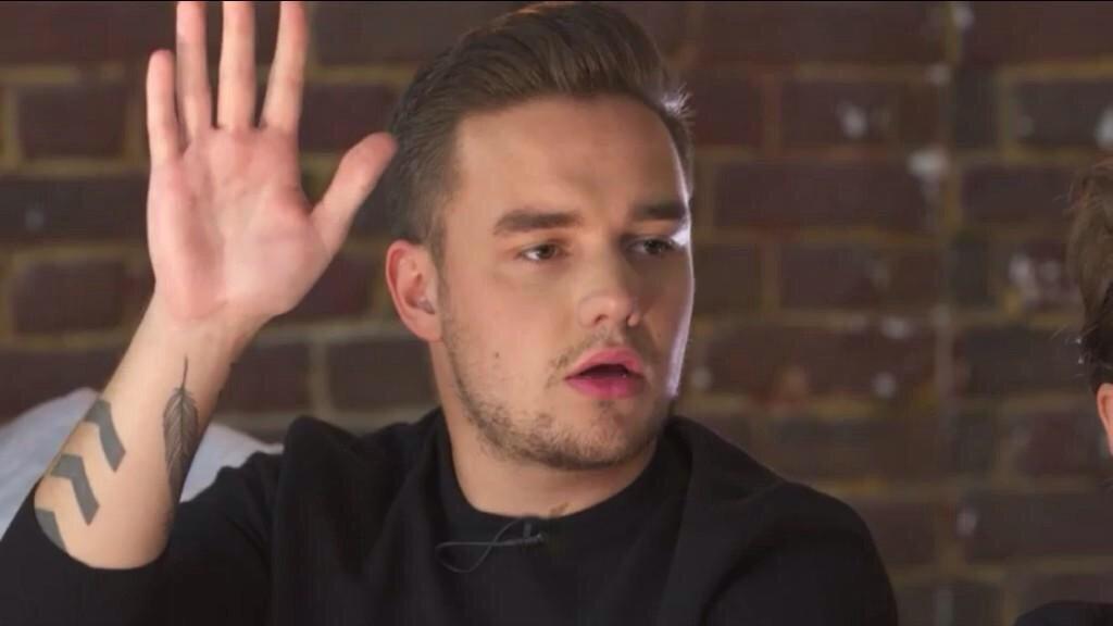 freedom4_larry's tweet photo. "Whos happy bc FOUR is out "
#FOUROutNow #FOUROutToday http://t.co/9ar7lI7tSz