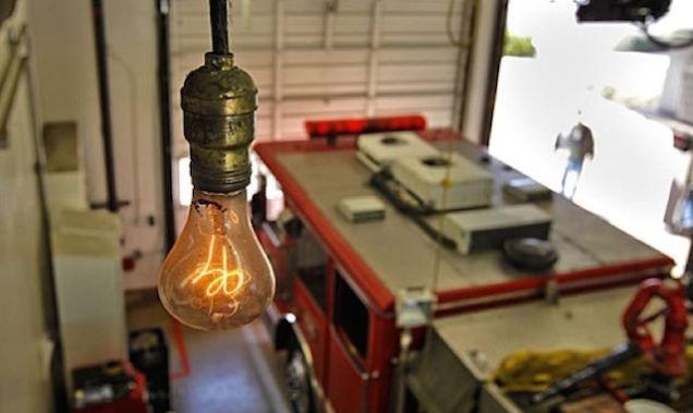 Gizmodo's tweet image. The 110 year old light bulb that’s never been turned off gizmodo.com/the-110-year-o… (via @quora)