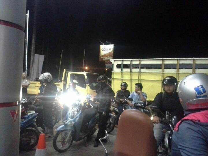 Iyuuhhh d cibaduyut mulai pda ngantriii di spbu <a href="/infobandung/">infobandung</a>