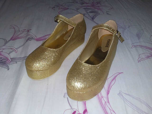 Fernandahnndn's tweet photo. Cie kayak sepatu cinderella cieeeeee😔ื http://t.co/zMqDLfoHyi