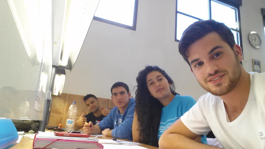FranMarin10's tweet photo. @martinscampoy @balonmanu y la mas guapa de abaran @MariaJesusFerr mariaje!!!!! 😆😆📚📙📖 http://t.co/UBdTbJxw7f