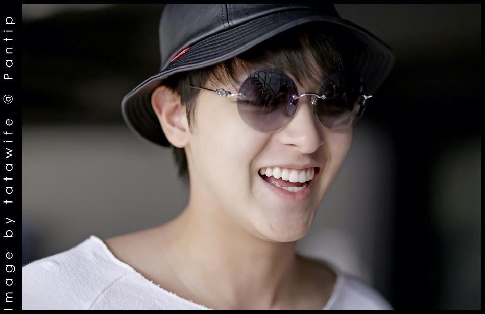 jamesjibthx_'s tweet photo. เจมส์จิรายุถ่ายแบบนิตยสารแฮมเบอร์เกอร์ 🍔
14112014.-🍭
Cr: KarlTatawife 🌍 http://t.co/4bSHEFslRS