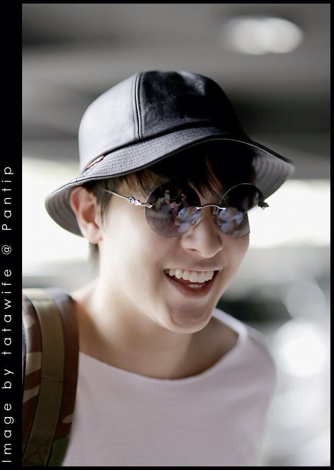 jamesjibthx_'s tweet photo. เจมส์จิรายุถ่ายแบบนิตยสารแฮมเบอร์เกอร์ 🍔
14112014.-🍭
Cr: KarlTatawife 🌍 http://t.co/4bSHEFslRS