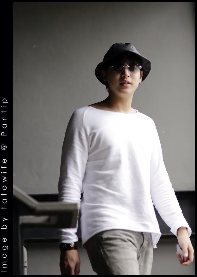 เจมส์จิรายุถ่ายแบบนิตยสารแฮมเบอร์เกอร์ 🍔
14112014.-🍭
Cr: KarlTatawife 🌍