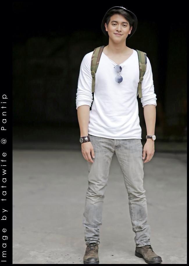 jamesjibthx_'s tweet photo. เจมส์จิรายุถ่ายแบบนิตยสารแฮมเบอร์เกอร์ 🍔
14112014.-🍭
Cr: KarlTatawife 🌍 http://t.co/7afnNJrDm7