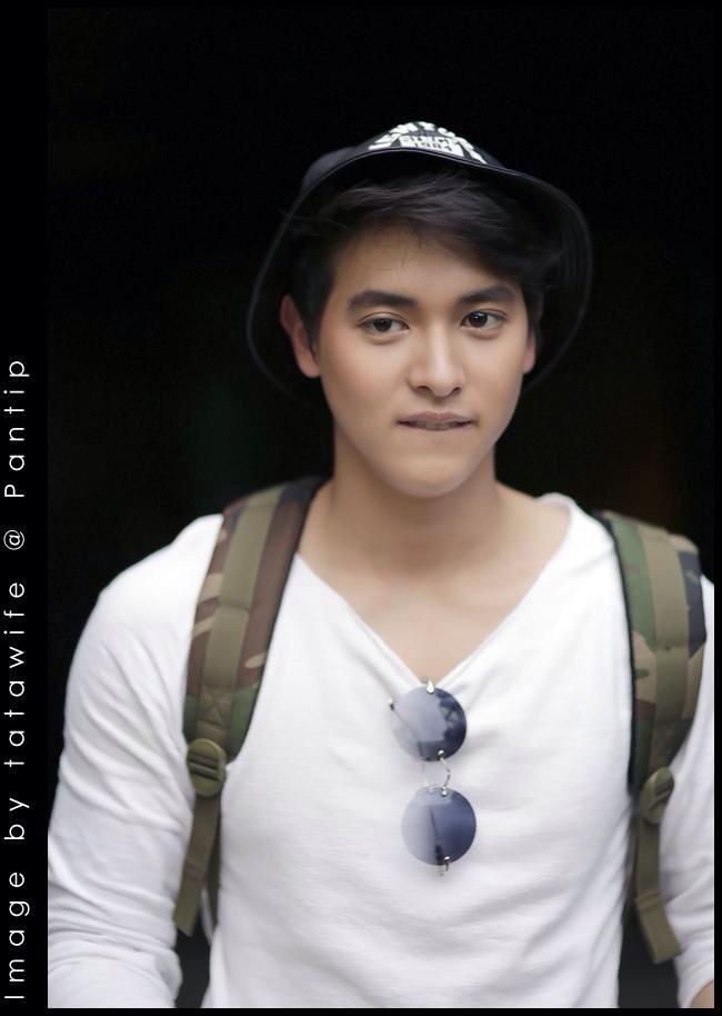 เจมส์จิรายุถ่ายแบบนิตยสารแฮมเบอร์เกอร์ 🍔
14112014.-🍭
Cr: KarlTatawife 🌍