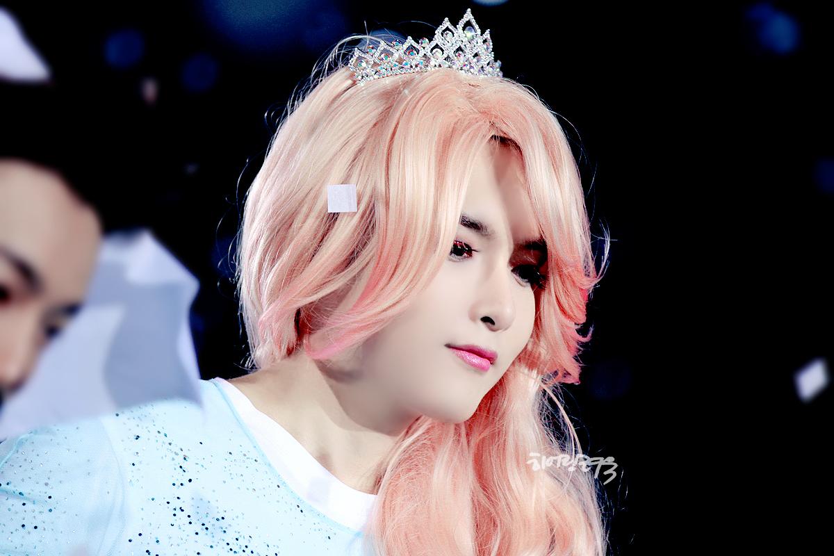 HearingRW's tweet photo. 141108 SuperShow6 in HongKong - Part2 [5P] -> http://t.co/ZF5mNW66if http://t.co/Wv8i9Rle6k