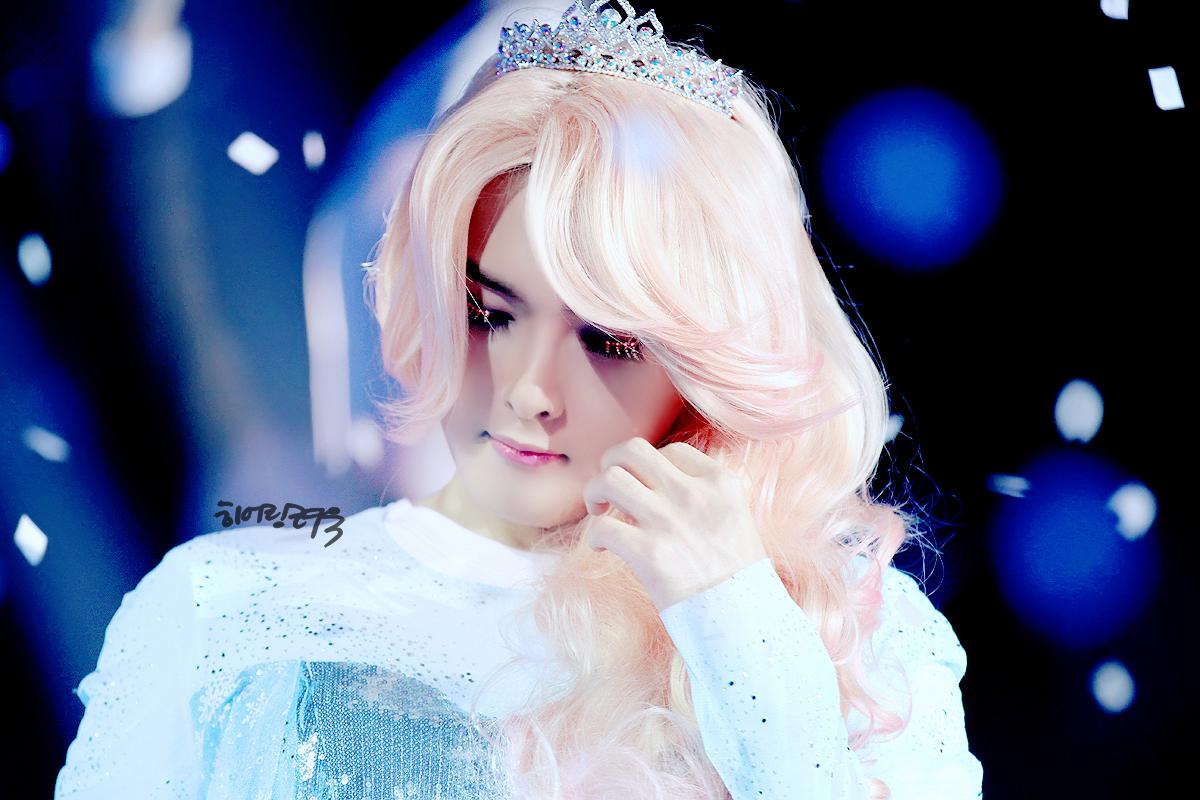 HearingRW's tweet photo. 141108 SuperShow6 in HongKong - Part2 [5P] -> http://t.co/ZF5mNW66if http://t.co/Wv8i9Rle6k