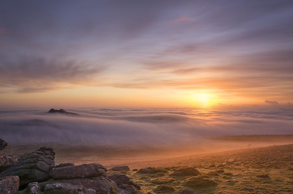 metoffice's tweet photo. Stunning sunrise captured by @akoakesphoto at Haytor Vale, Dartmoor #loveukweather http://t.co/xiDaYJlwR0