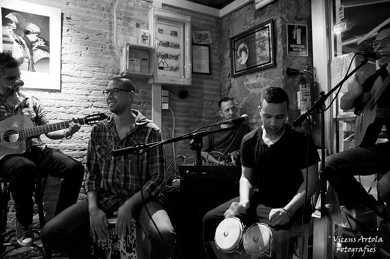 Newitas's tweet photo. Newitas al Cucut.... Ya estamos en Twitter..... http://t.co/Z0oz9vAFMQ