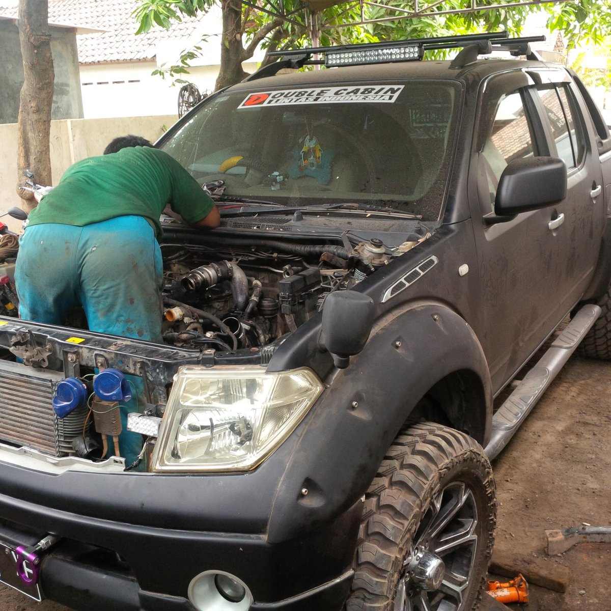 YosieTm's tweet photo. Kebo nya lg opname #turun mesin persiapan offroad akhir tahun http://t.co/nfu7eziYff