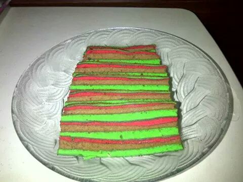 kyokohikawa's tweet photo. @davidnurbianto renbow kek betawin pit... Sebelom rainbow cake bule ngetop (my hand made) http://t.co/S9IowOeI20