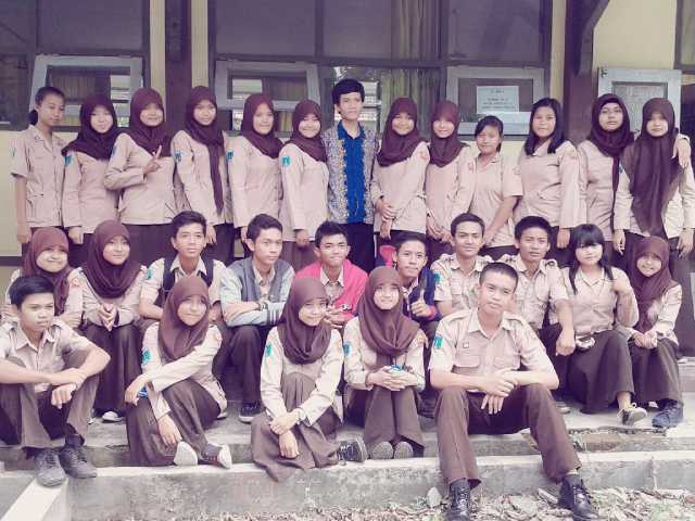 adis_triska's tweet photo. IX MIPA 1 S.O.S http://t.co/gMJ2P9DgsE