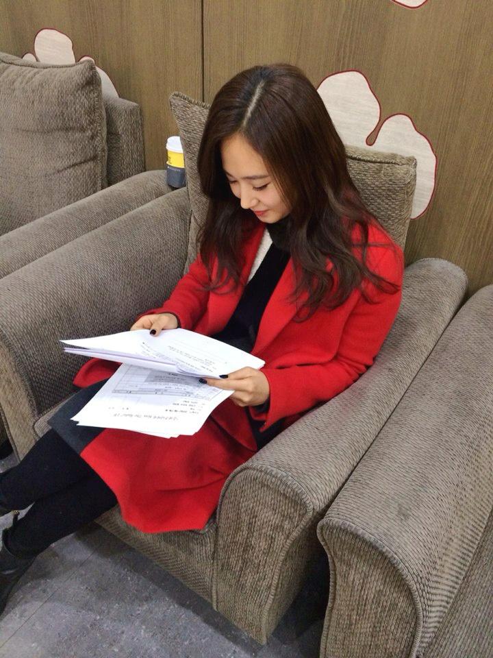 [PIC][17-11-2014] Yuri làm DJ đặc biệt cho "Radio KBS Cool FM Sukira" vào tối nay B2pMzFuCQAEWRyy