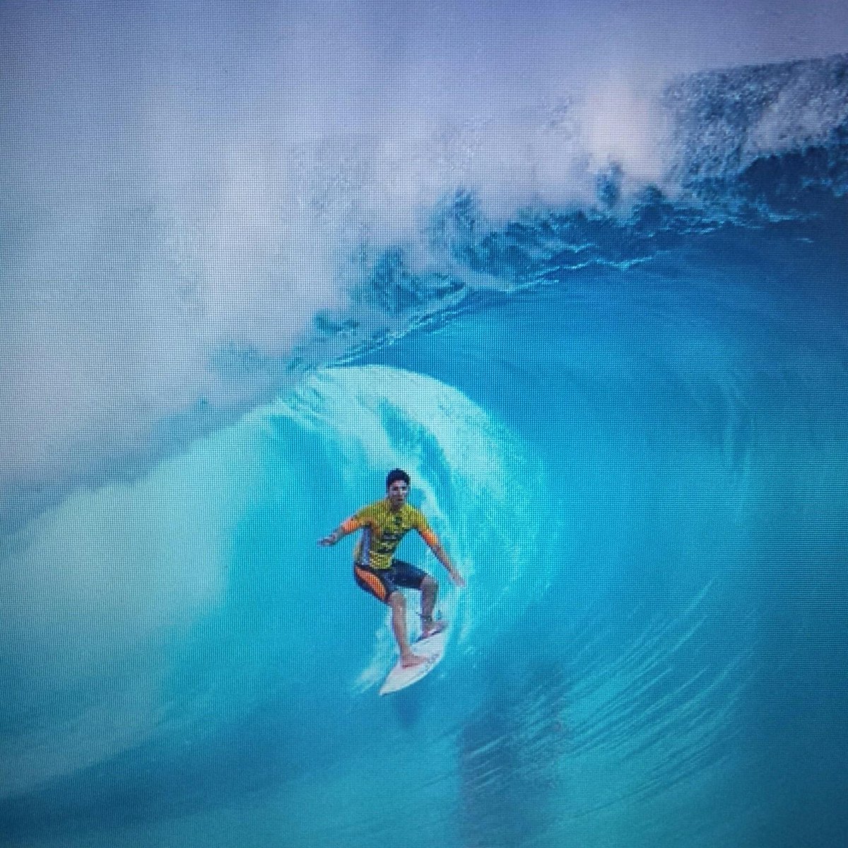 CliquenaTorcida's tweet photo. #GabrielMedina na preparação para a disputa do título no #Havai. Na torcida? #wct #Surfe #Surf http://t.co/H0b5lOMFf1