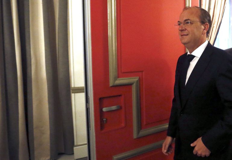 La_SER's tweet photo. Monago asegura que Rajoy le dijo: “No me expliques más, sigue adelante” http://t.co/nxAQIMSkhe Por @eredondoser http://t.co/KdfBeZLwif