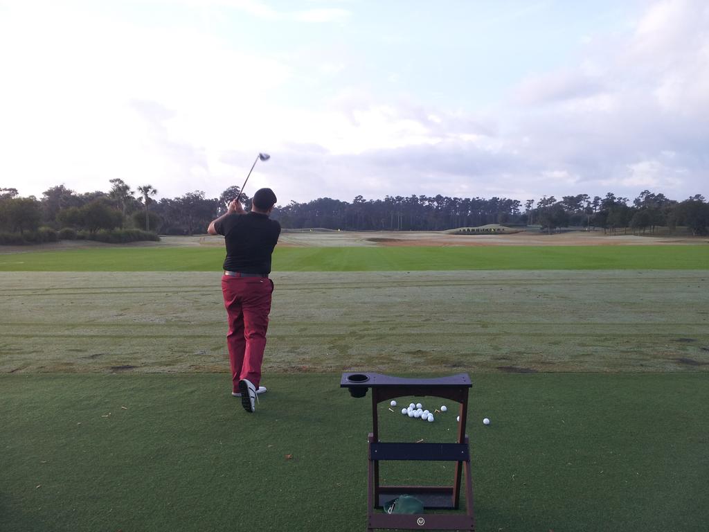 JimKeneskyGolf's tweet photo. .@Billysimkingolf first on the range @TPCSawgrass for @MeritGolfVac Pro Am @PGAofOntario #smooth http://t.co/vvbqlSUIfm