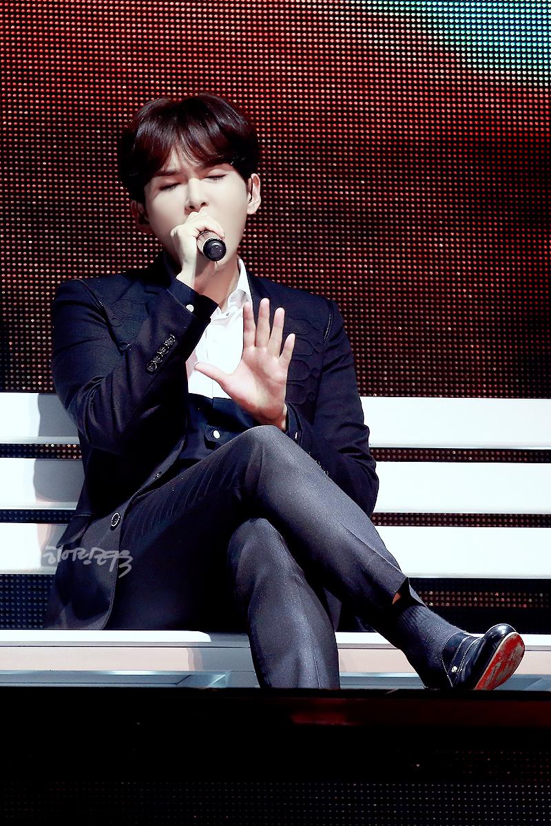 HearingRW's tweet photo. Why do you all seems to prefer girl costum...ﾍ(;´Д｀ﾍ) I think his usual manly image is also beautifulㅋㅋㅋㅋㅋㅋ（●´∀｀）♪ http://t.co/quvg9MNKQ4