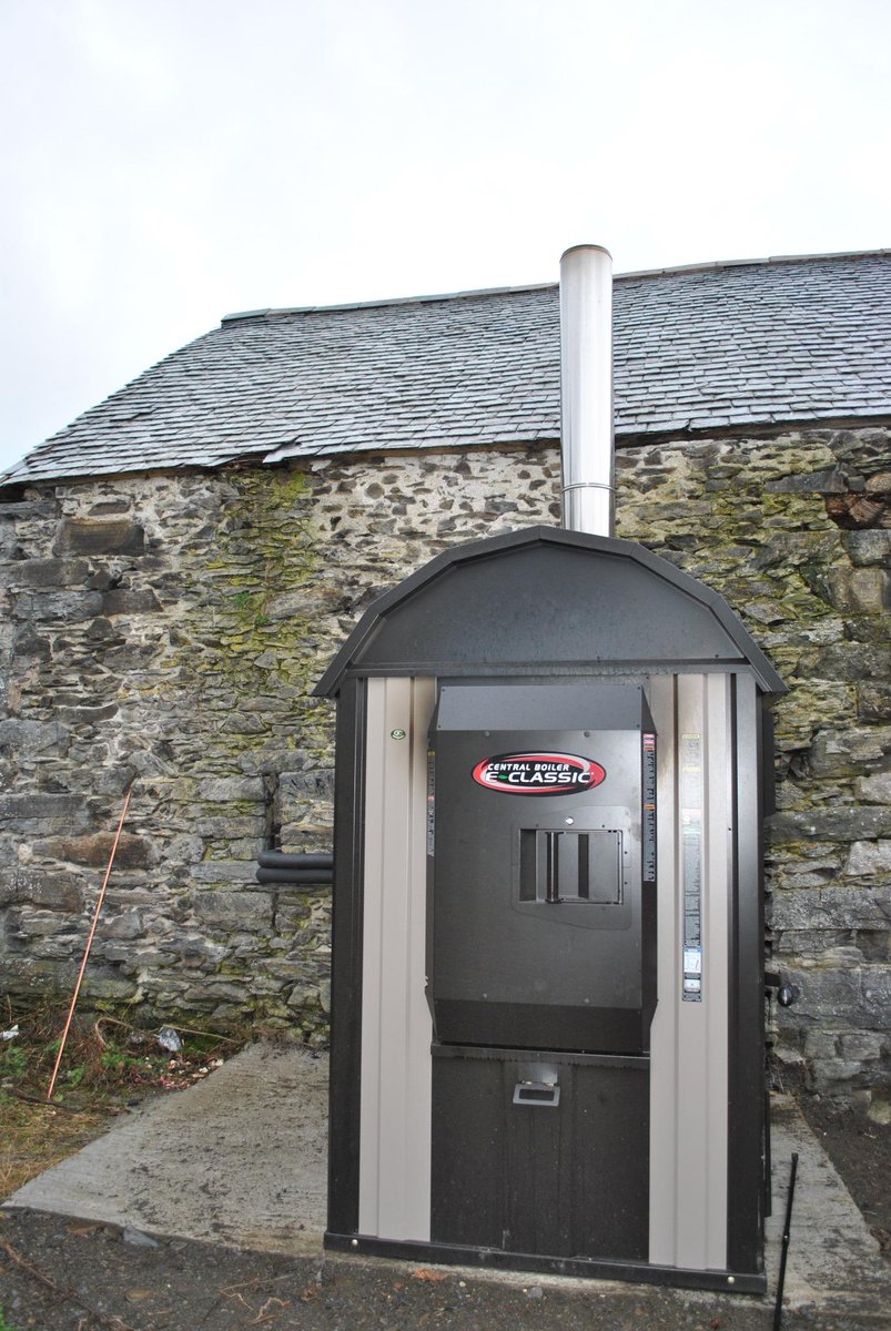 IEC_Connect's tweet photo. 75kW E-Classic Central Log Boiler - Installed in North Wales #Biomass #Log #Boiler http://t.co/8QU5GgYlec