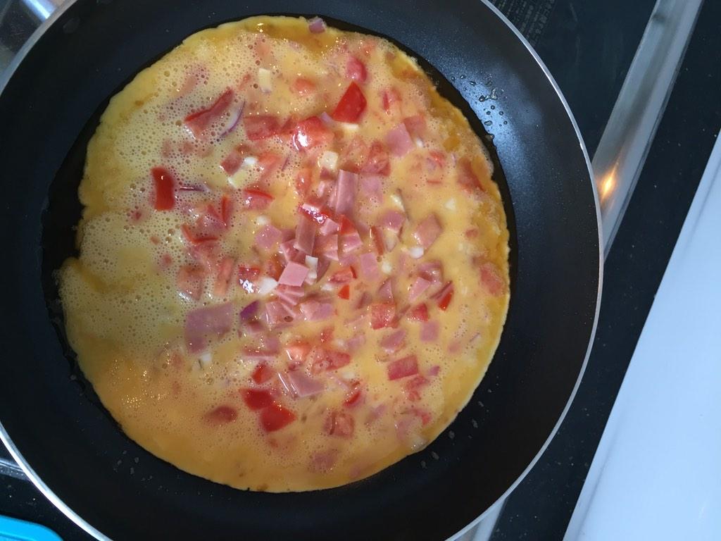 karina11ko's tweet photo. Rico desayuno x la chef!! #MeHome ☺️☺️😁 http://t.co/dIHHv4QO70