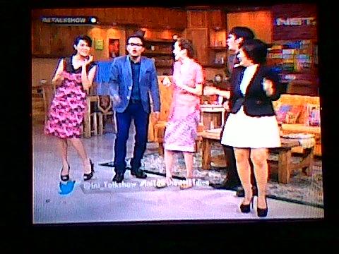 newsuleprikitiw's tweet photo. RT @fauzi_uziek: @Ini_Talkshow asik bingiits @newsuleprikitiw @andretaulany74. @mayaseptha #initalkshowNETdiva http://t.co/EIX9z4LcGL