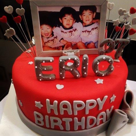 Eric Nam also celebrates his 27th birthday today as he uploads his birthday cake. Happy birthday Eric Nam! 