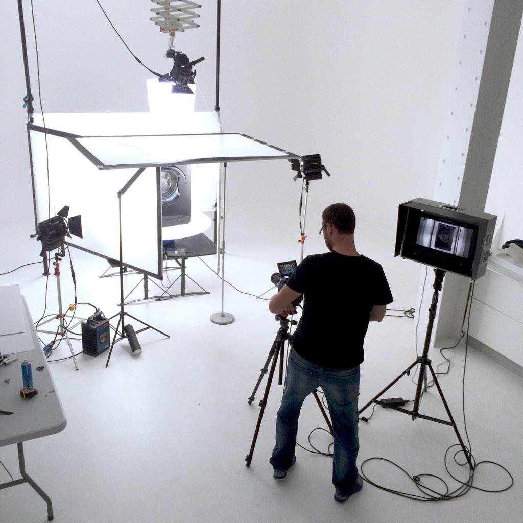 PackshotFactory's tweet photo. Behind the scenes, filming in our #IcetankStudio #redepic #4k #dedolight #kinoflo #packshotfactory http://t.co/hZqnOTdmNU