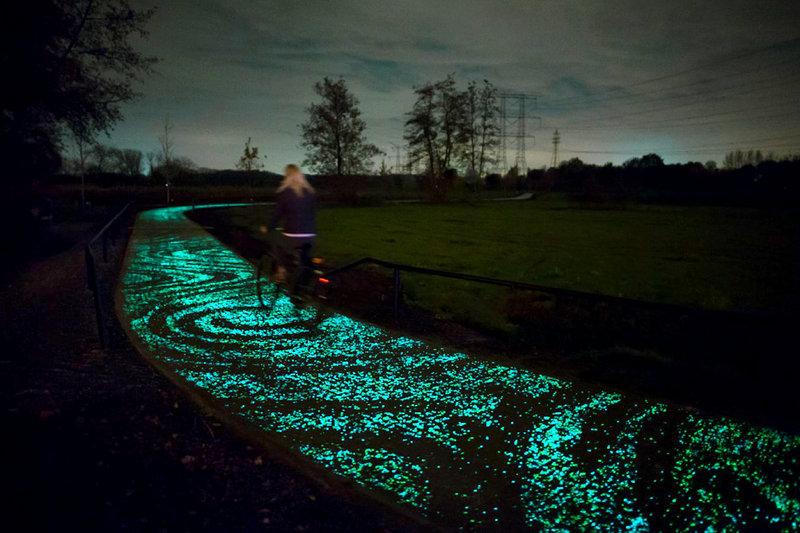 MYBELL_BK's tweet photo. In A Dutch Town, A Glowing Bike Path Inspired By Van Gogh. We Love This. Via @nprnews: http://t.co/PvFkOVNofB http://t.co/J7pP9o6koz