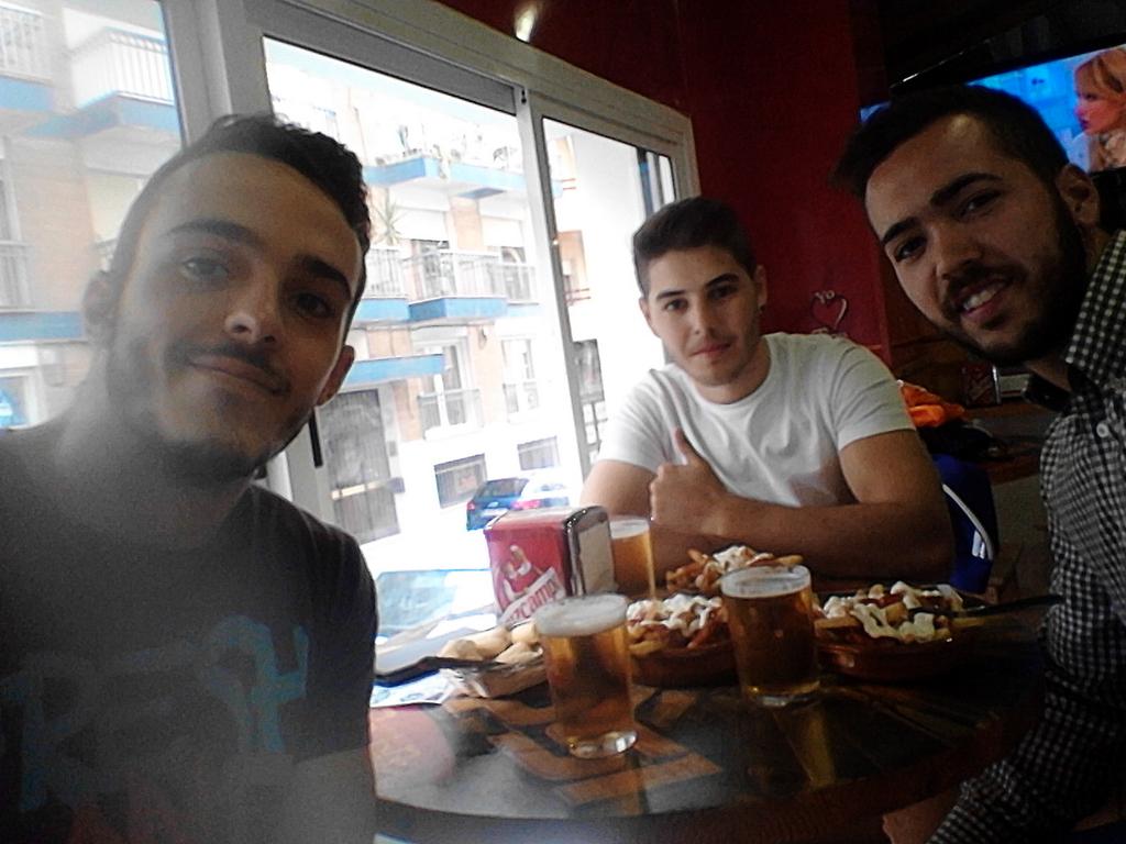 GonzoMorales's tweet photo. Gran mañana entre #Bungaleros @Joony5  @jimydelgado17 http://t.co/zGKKE1MQpN