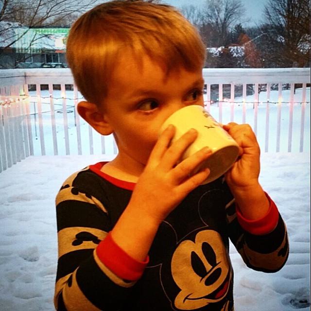 jillreed_'s tweet photo. Much needed cocoa after helping put up Christmas lights. -j #elliotgraham #cozy #mnwinter #ivehearditsactuallyfal... http://t.co/KWvYghKp3E
