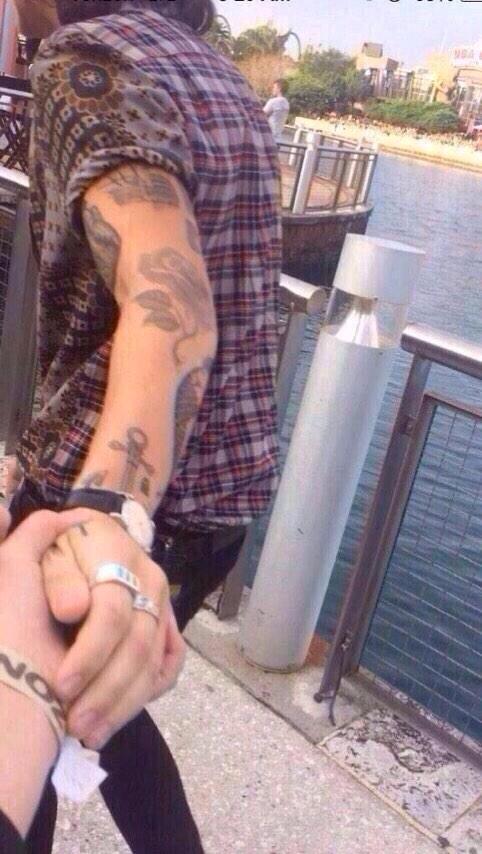 somebody is gonna turn this into "rt or else u won't meet ur fav" photo things aren't they