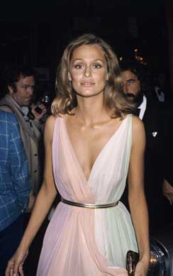 Happy birthday Lauren Hutton! Seen here at the 1975 Academy Awards 