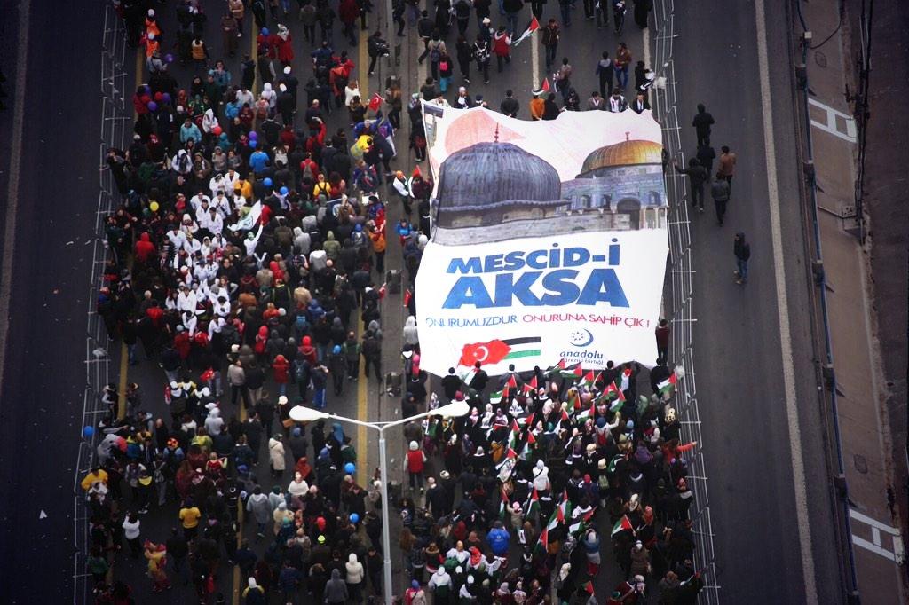 Filistin'de yaşanan zulmü dünyaya hatırlatmak için <a href="/anadoluogrenci/">Anadolu Öğrenci Birliği</a> olarak İstanbul Maratonundaydık #Aksaiçinmaratona