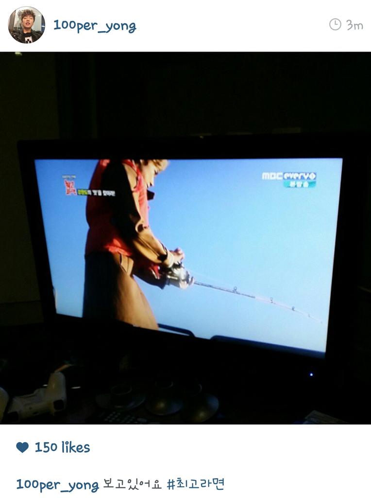 FullyChargedTH's tweet photo. [Trans] @100per_yongyong I'm watching #TheBestRamen
[TH Trans] กำลังดูอยู่ครับ #สุดยอดรามยอน http://t.co/GYkKgOLGms