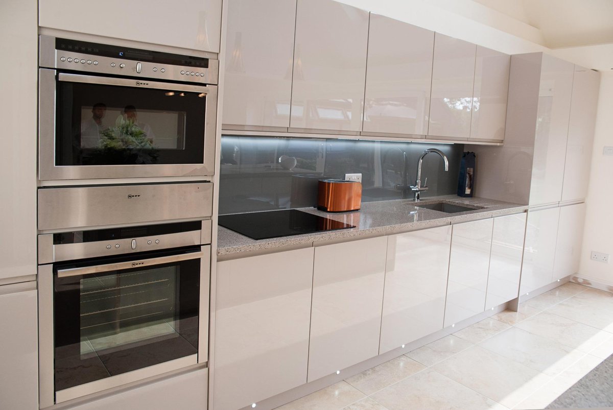 LustroliteUK's tweet photo. Another stunning photo from a kitchen by @TecKitchens using some Lustrolite Titan on the splashback #Titan http://t.co/z0coxiynMH