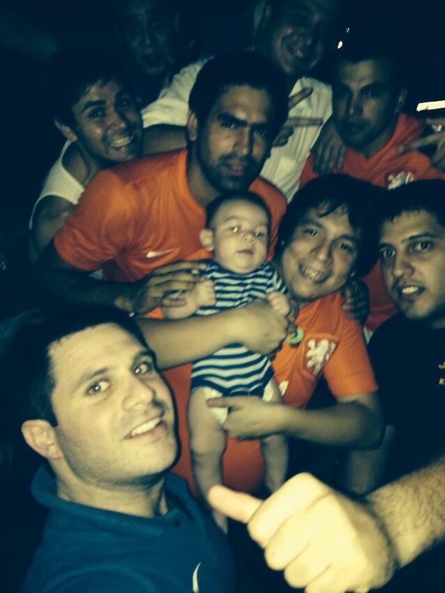 HOLANDA2007's tweet photo. Y esta con el pibe que tal? #LaFamiliaH07 http://t.co/jhhwuyqG1w