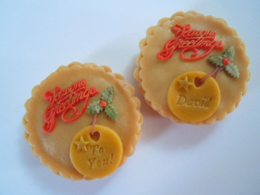 Lovemarzipan's tweet photo. Marzipan #Christmas Pies - personalised place settings for your #Christmasdinner table!  http://t.co/1mju1CoNkw http://t.co/Q2nVIb1xF8