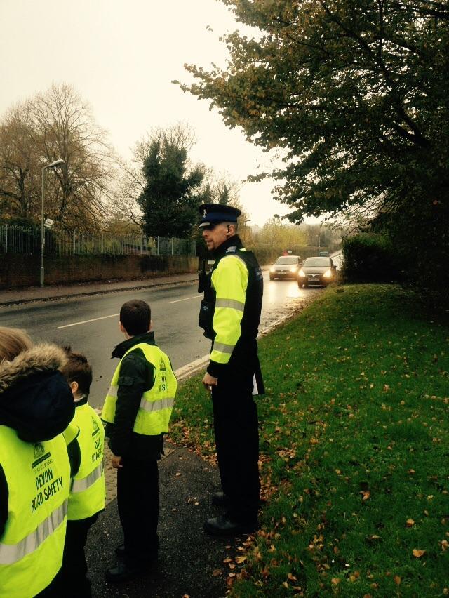 MattUpston's tweet photo. Nice to see @PCSO30092Pinhoe out doing speed awareness at #willowbrookschool http://t.co/uv6neUIU62