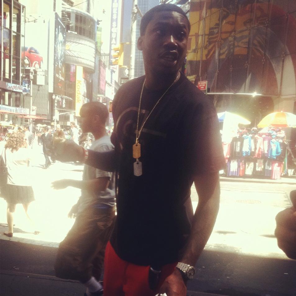 philtoronto's tweet photo. That time we ran into Meek Mill buying a hot dog in Times Square before interviewing Key Wane. @MikeBoydJr #HHAL http://t.co/IwjibLZ1XY