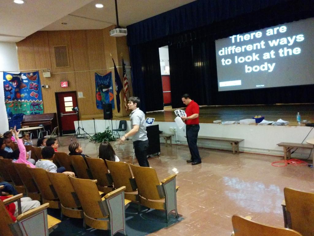 lamissy1's tweet photo. Third graders learn the bones of the body. #ps1xhhp http://t.co/nDkvKXFCd5