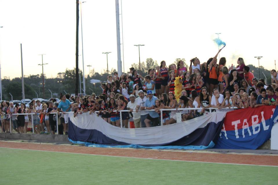 TabladaHockey's tweet photo. Con garra, corazón y aliento a la final!!! Continuamos el aguante!!! No se nos puede escapar!!! @ClubLaTablada http://t.co/1C7MtWKvac
