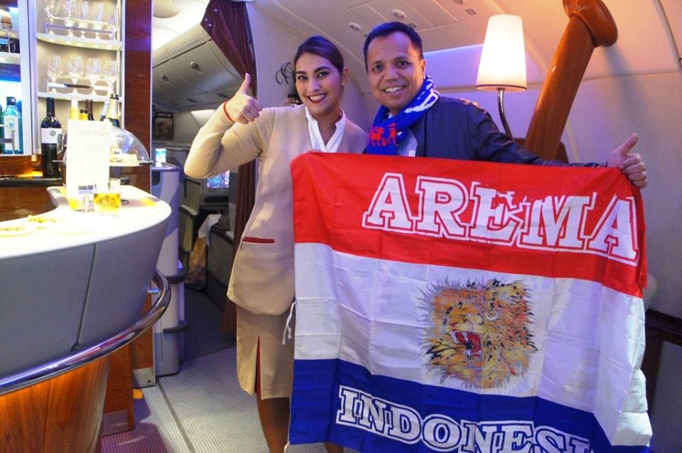 arema_98's tweet photo. #helloclasico @emirates MY LIFE MY LOVE MY FOOTBALL MY PRIDE AREMA WITH EMIRATES ANYWHERE EVERYWHERE FLYING BLUE FLAG http://t.co/w6vCB6AQqP