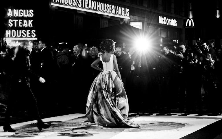 InTheKnow's tweet photo. Guest Editor @kerrywashington picks her 3 favorite red carpet looks of all time: http://t.co/4mI4JV8YK0 http://t.co/oSr2Lt5SxE