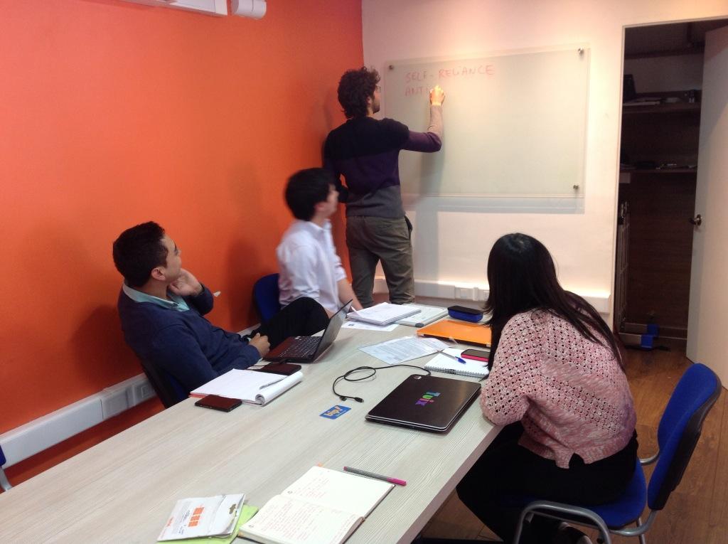 yosoyroru's tweet photo. Cuando dos comunidades se encuentran @exosphereHQ y @housenovo #chile #emprendedores @NiccolViviani http://t.co/Ufpa8NproX