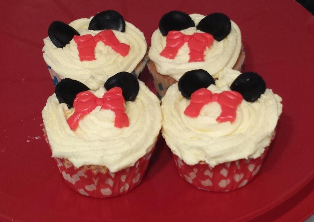 HMHCakes's tweet image. 45 Minnie Mouse cupcakes made at the weekend!
