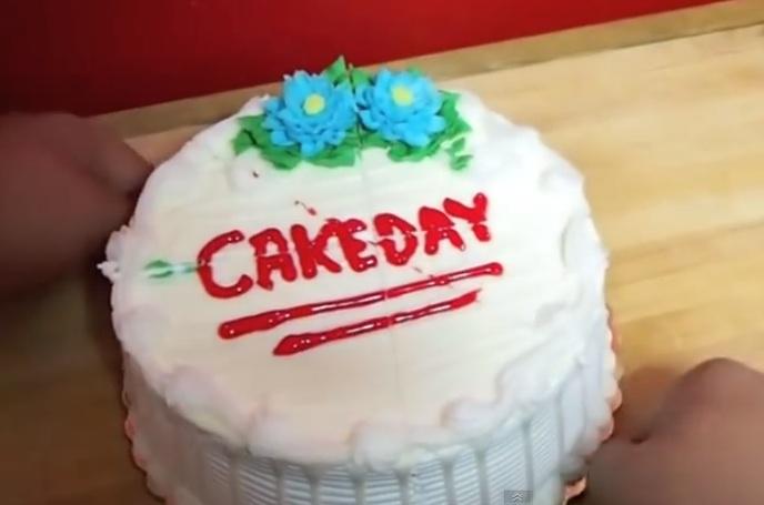 ScienceChannel's tweet image. We&apos;re trying this at home! &amp;gt;&amp;gt; The fastest way to cut cake, revealed: bit.ly/11whcmd #SCI2